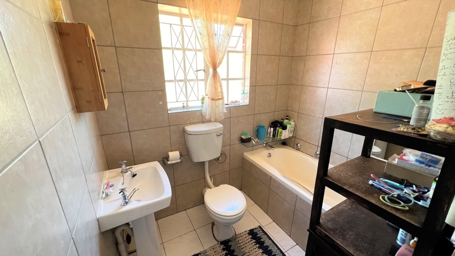 2 Bedroom Property for Sale in Langenhovenpark Free State